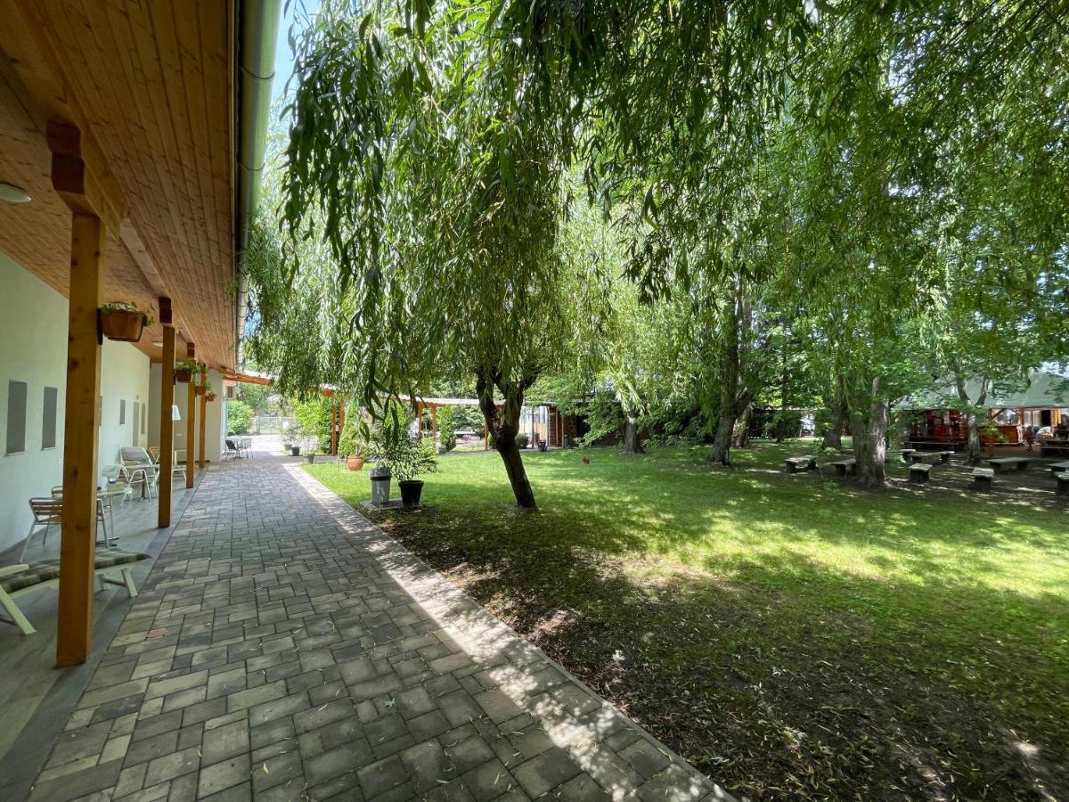 Liget Ueduelopark Fonyod Lejlighedshotel Eksteriør billede